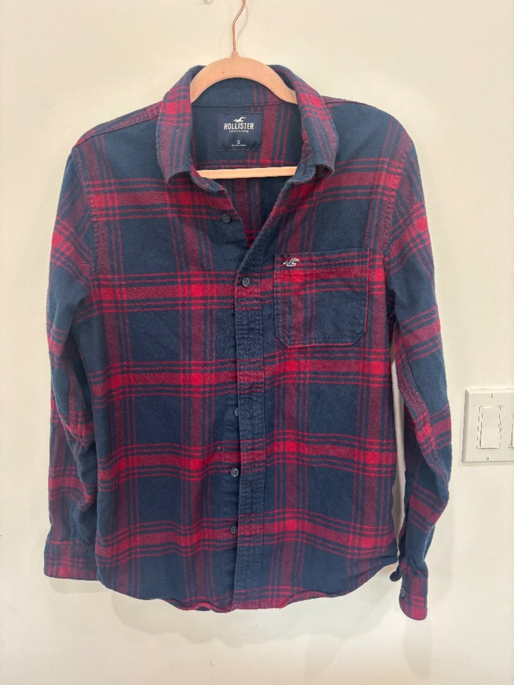 Hollister Plaid Flannel Shirt Small Red Navy Button Down Seagull Logo